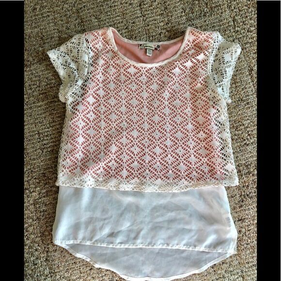Beautiful delicate top by Speechless - Picture 1 of 2
